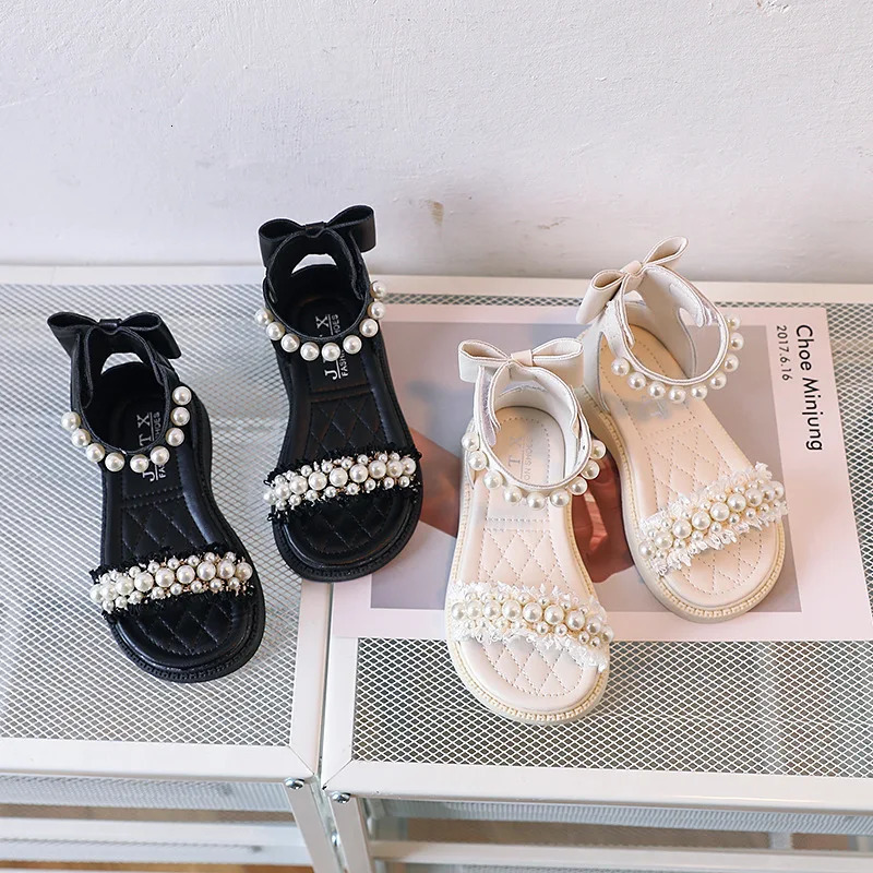 Fashionable girls soft soled casual princess shoes Versatile Exquisite sandals anti slip sweet childrens shoes pearl daily childrens sandals 250402