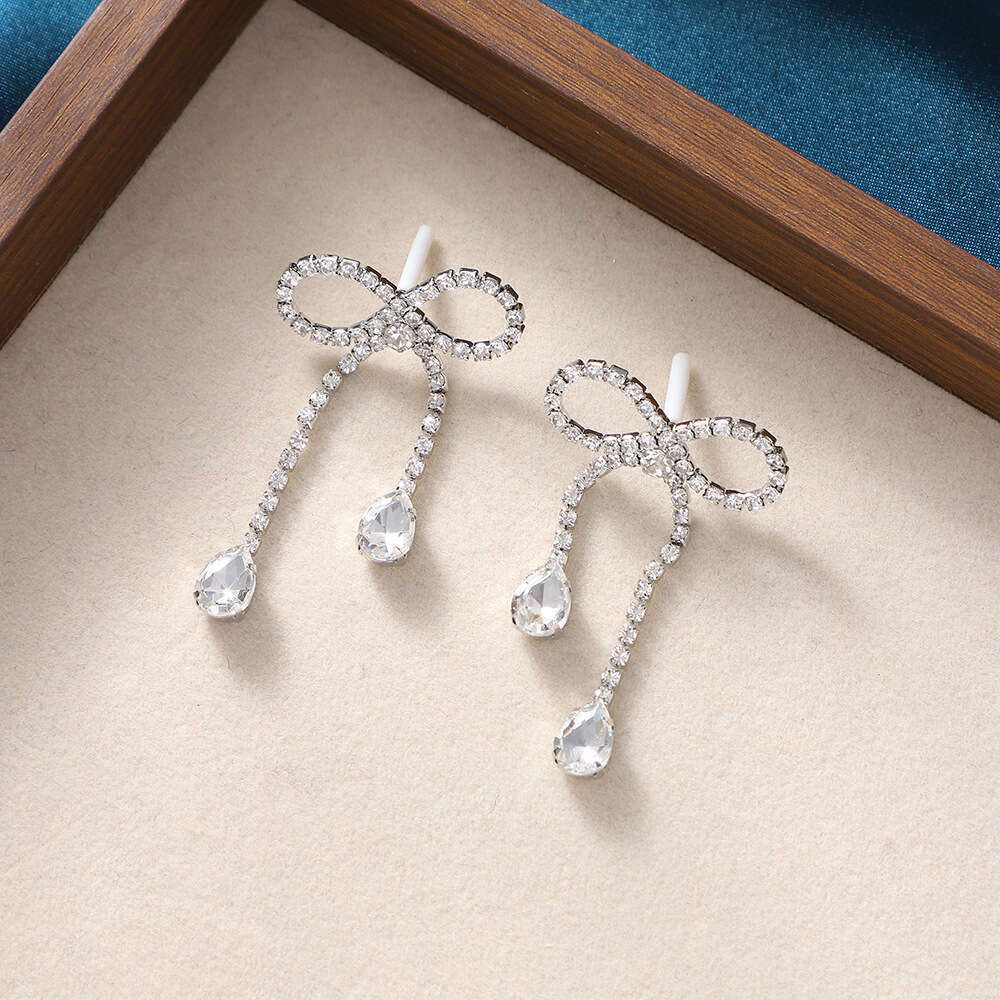 Earrings with a high-end feel, bow tassel women's versatile, sparkg, dia studded small earrings, and rhie earrings