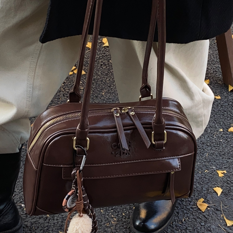 2025S Designer Women S Bag Matte Handbag For Women Winter New Small Square Large Capacity Pillow Bag Commuting Single Shoulder Armpit Bag