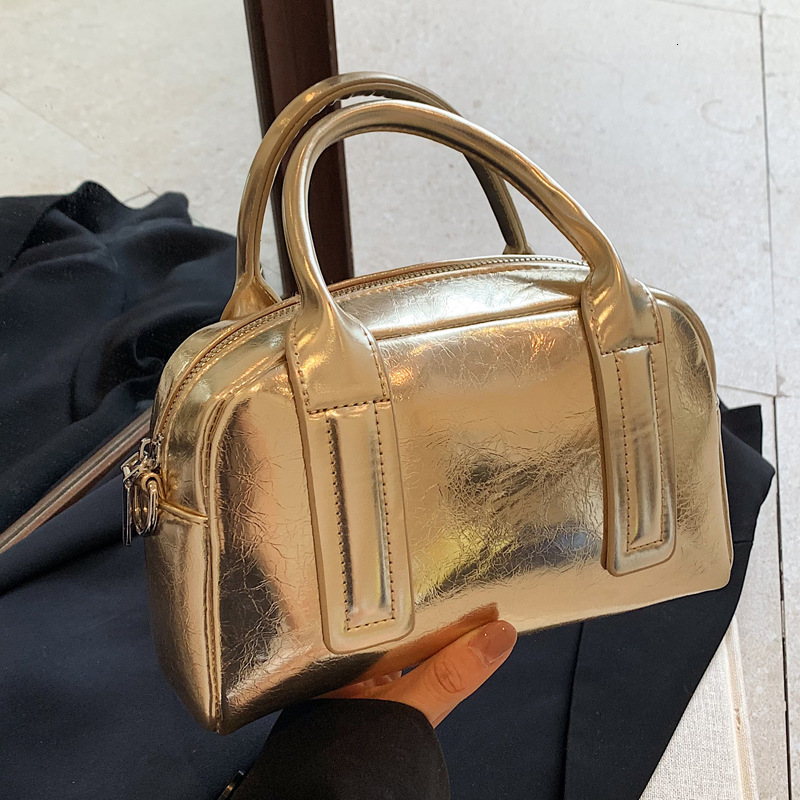 2025S Designer Women S Bag Small Niche Design Bowling For Women New Boston Fashion Handheld Shiny Commuting Crossbody Bag