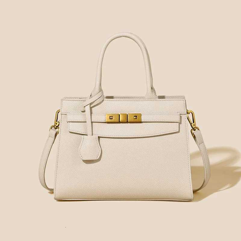 Classic Elegant Ladies Shoulder Bag From Luxury Brand In Premium Leather Famous Designer Popular MessengerW251107