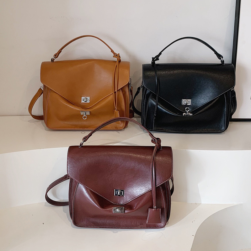 2025S Designer Women S Bag Postman Light Luxury Large Capacity Crossbody Fashion Style Single Shoulder Western Shopping Handheld Women S Bag