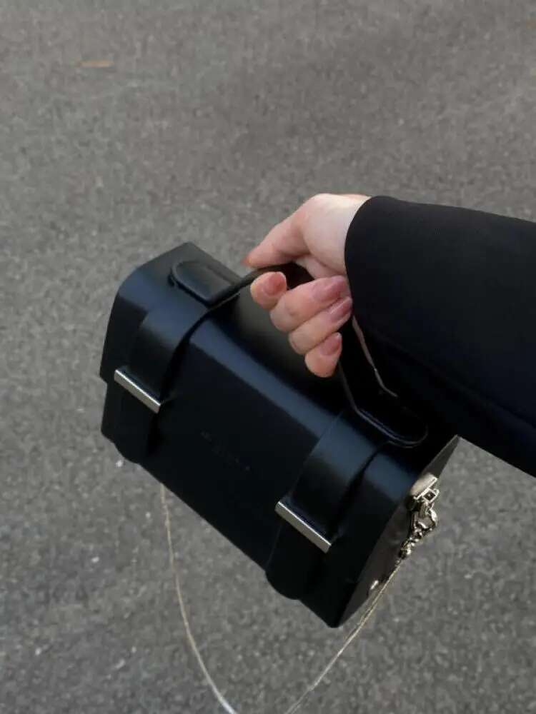 New Design Fashion Women's Handheld Bag Shoulder Korean Style Black Niche Trend Crossbody Leisure Messenger Bags