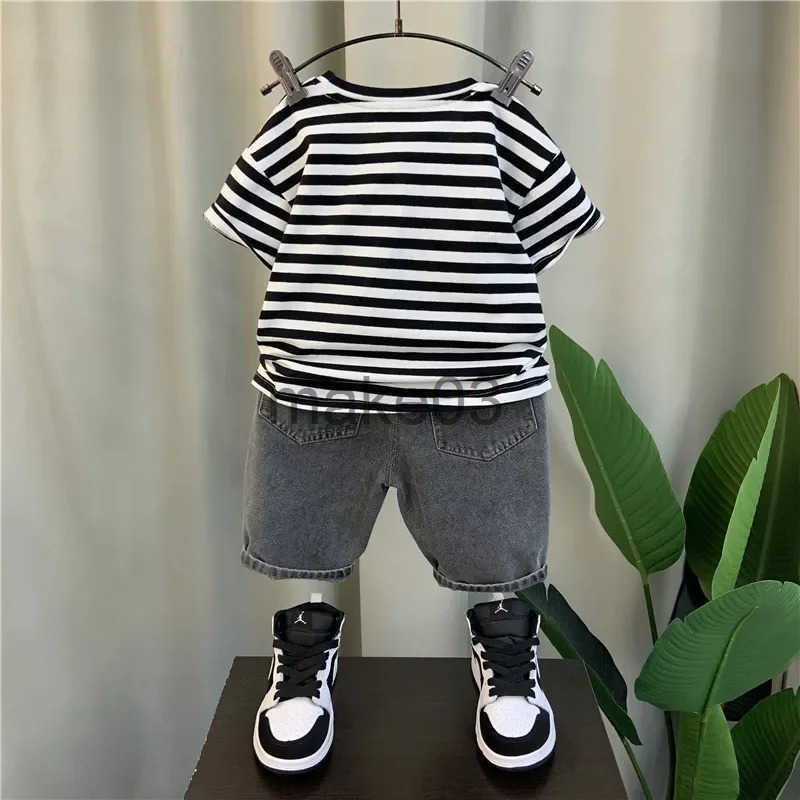 2024 Summer Clothing Boys Wear Short sleeved Striped T-shirt+Black Denim 2Pce Childrens Fashion Song Set J250403