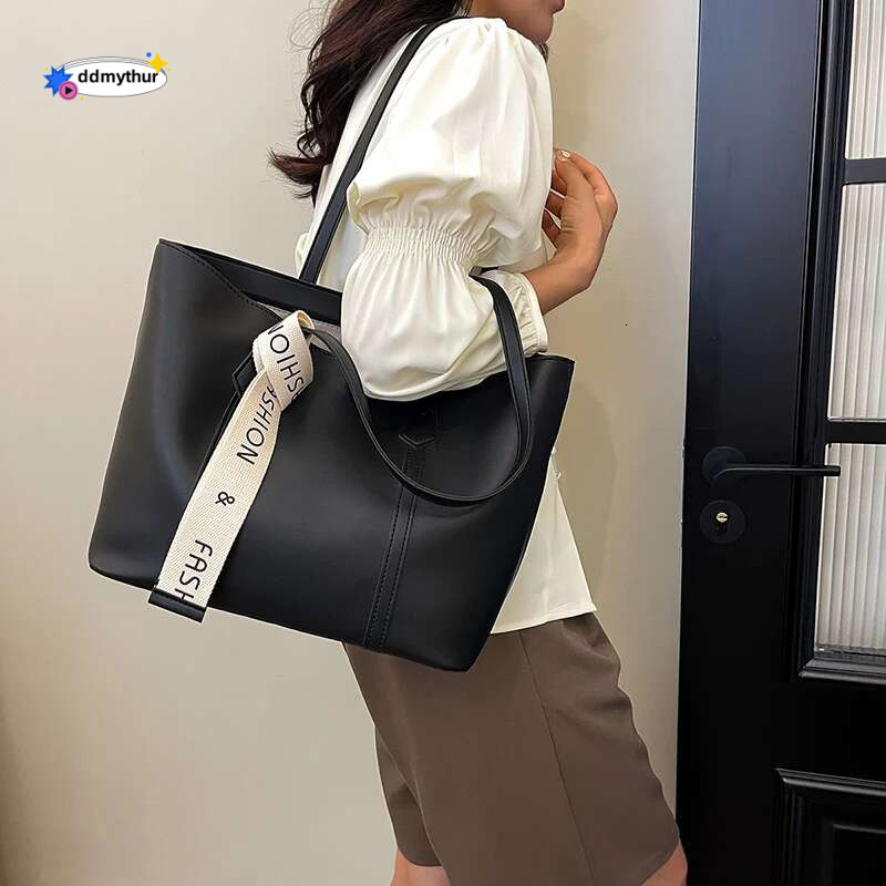 Women's New summer black handbag large capacity shoulder niche commuter woman Tote bag ddmythur