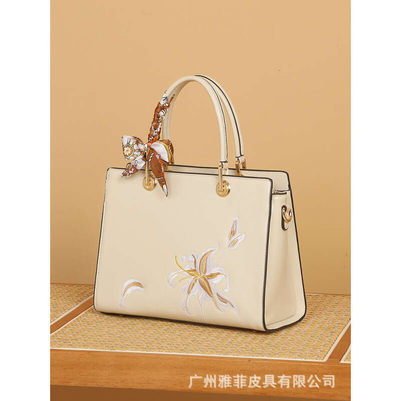 Designer Bag Vintage Chinese Style Embroidered For Women Medium Sized Handbag Large Capacity Commuter Mother S Day Gift Crossbody