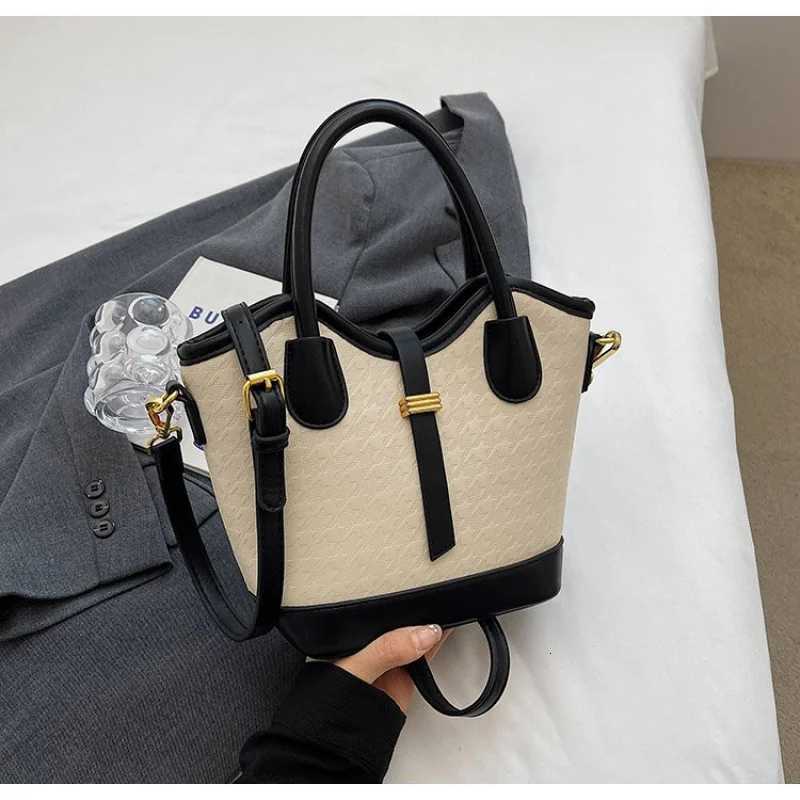 Luxury Genuine Leather Handbags for Ladies Tote and Crossbody Bag by Famous Designer Popular Classic Womens FashionW251106