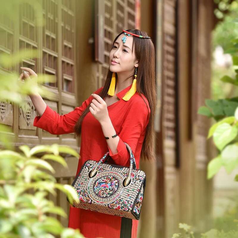 Women Retro Handbag Hand Embroidery Chinese Ethnic Style Quality Exquisite Messenger Bag High Capacity Casual Shopping Tote
