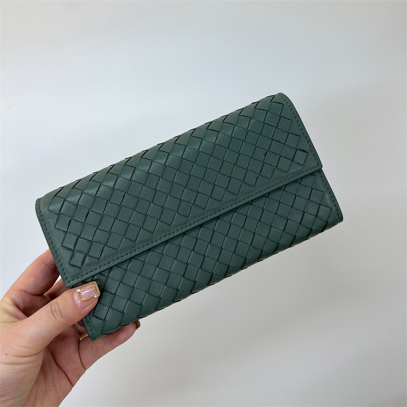 2025 Stylish long women's wallet sheepskin woven clutch zipper coin purse is a small stylish and versatile simple wallet
