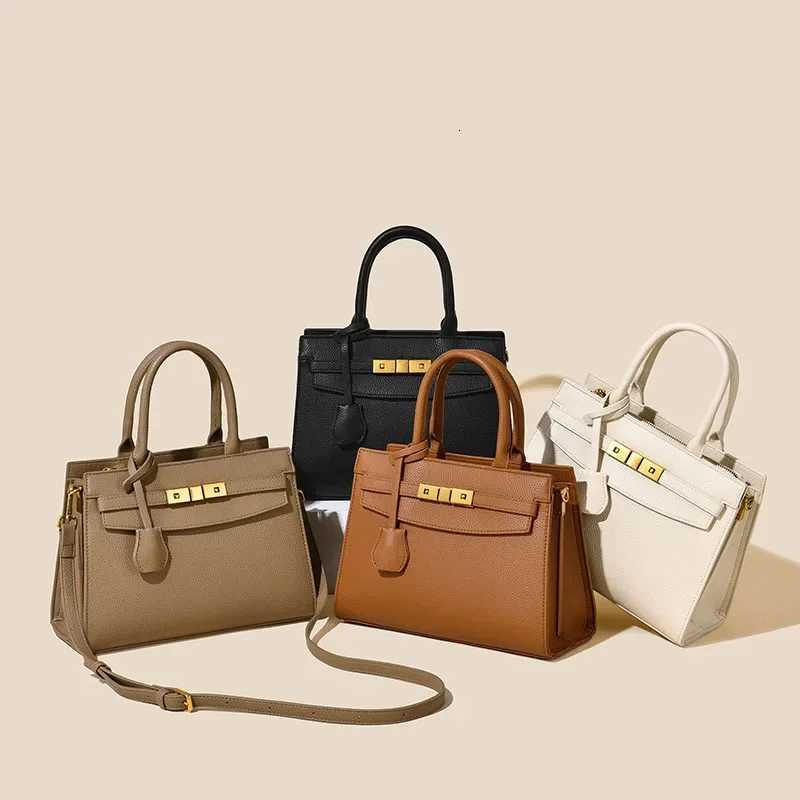 Classic Elegant Ladies Shoulder Bag From Luxury Brand In Premium Leather Famous Designer Popular MessengerW251107