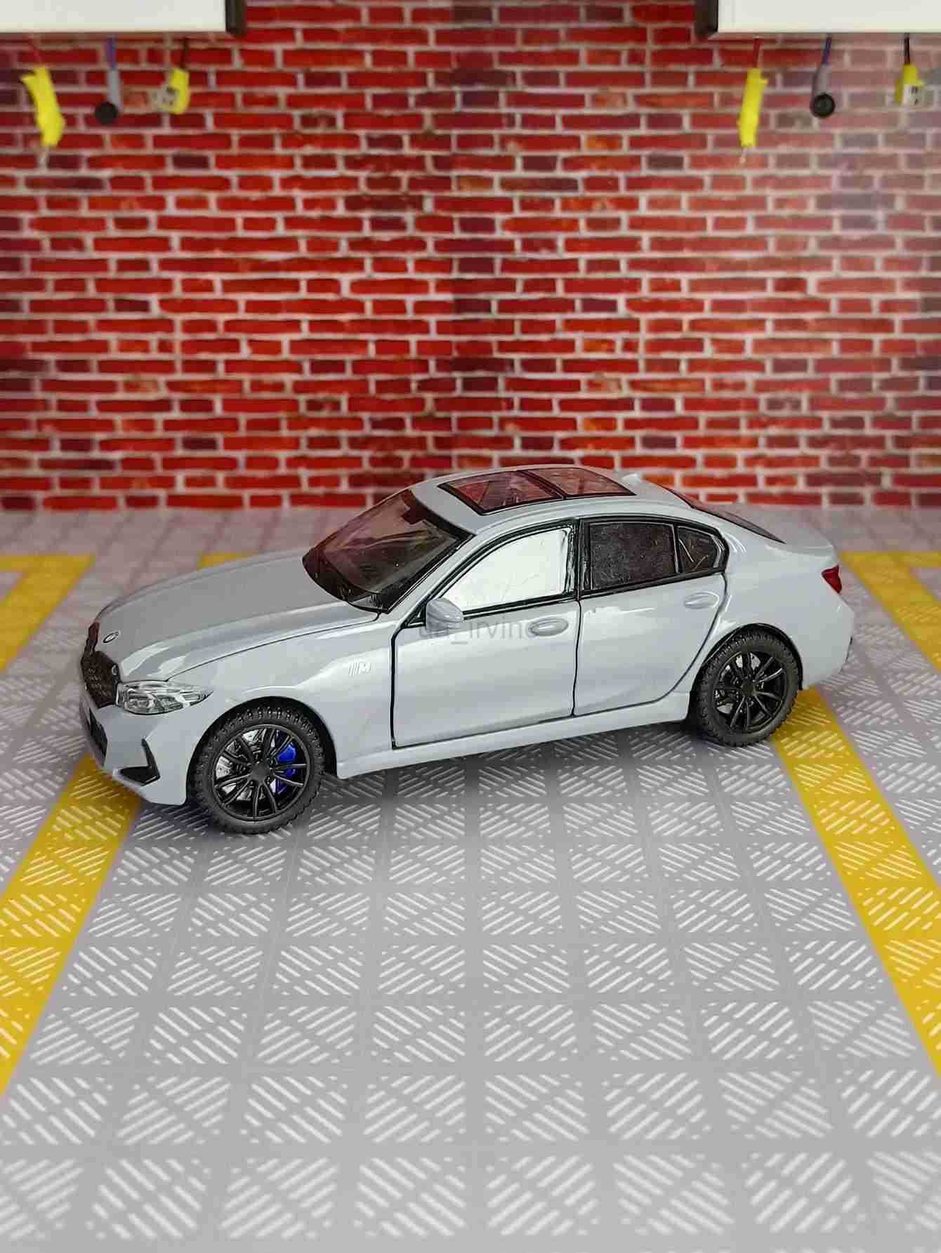 1 32 BMW 320i THE Alloy Car Model Diecast Metal Toy Vehicles Model Simation Sound and Light Collection Boy Kid Toy Gift C251106