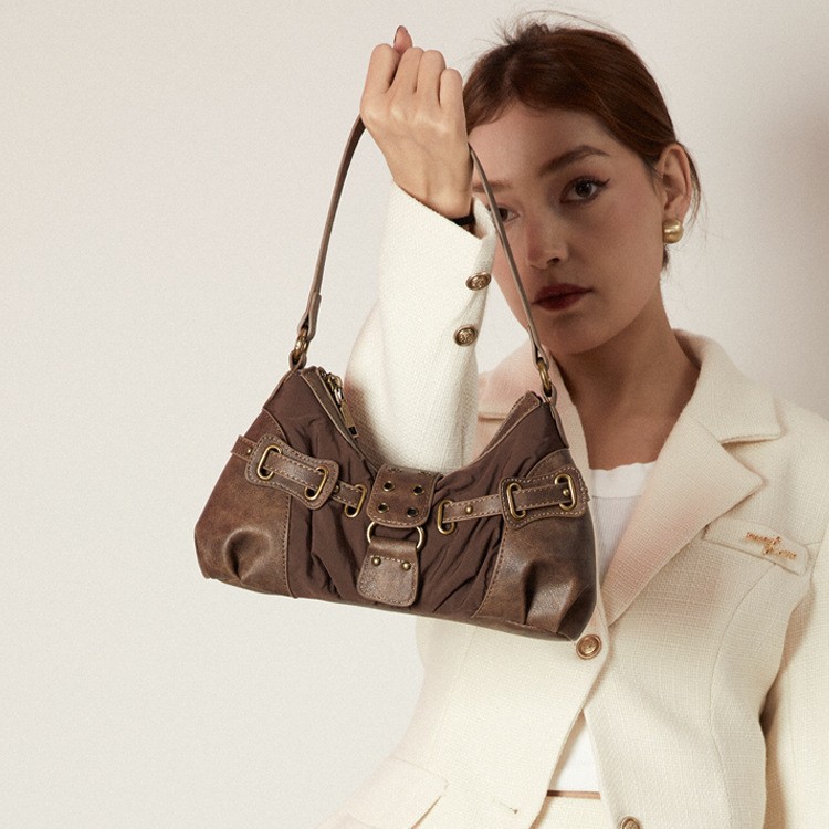 New women's bag retro chic do old dirt style shoulder bag pleated needle buckle all-in-one bag 2025s hot