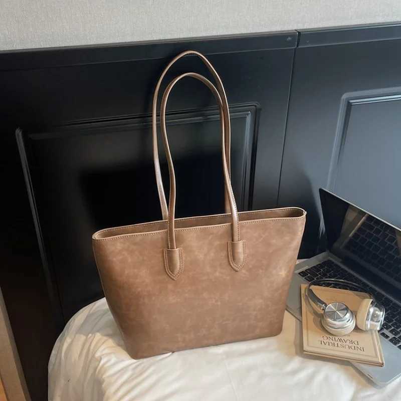 Unique Designer Paris Fashion Vintage Inspired Crossbody Handbag For Women With Large Capacity Solid Color MinimalistW251106