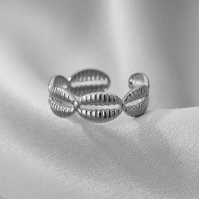 Simple luxurious gold niche stainless steel jewelry with adjustable opening and non fading ring