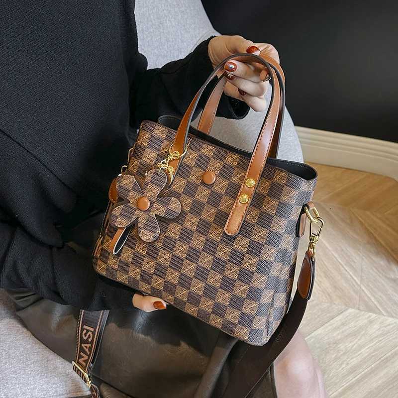 Sophisticated Womens Crossbody Bag Premium Leather Shoulder Handbag Ladies Elegant Tote Purse SetW251106