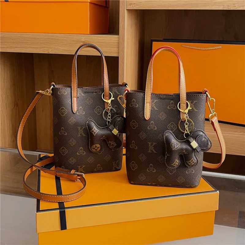 Luxury Elegant Leather Clutch Mini Bag for Superstar Women with High-End Designer Letter DetailW251106