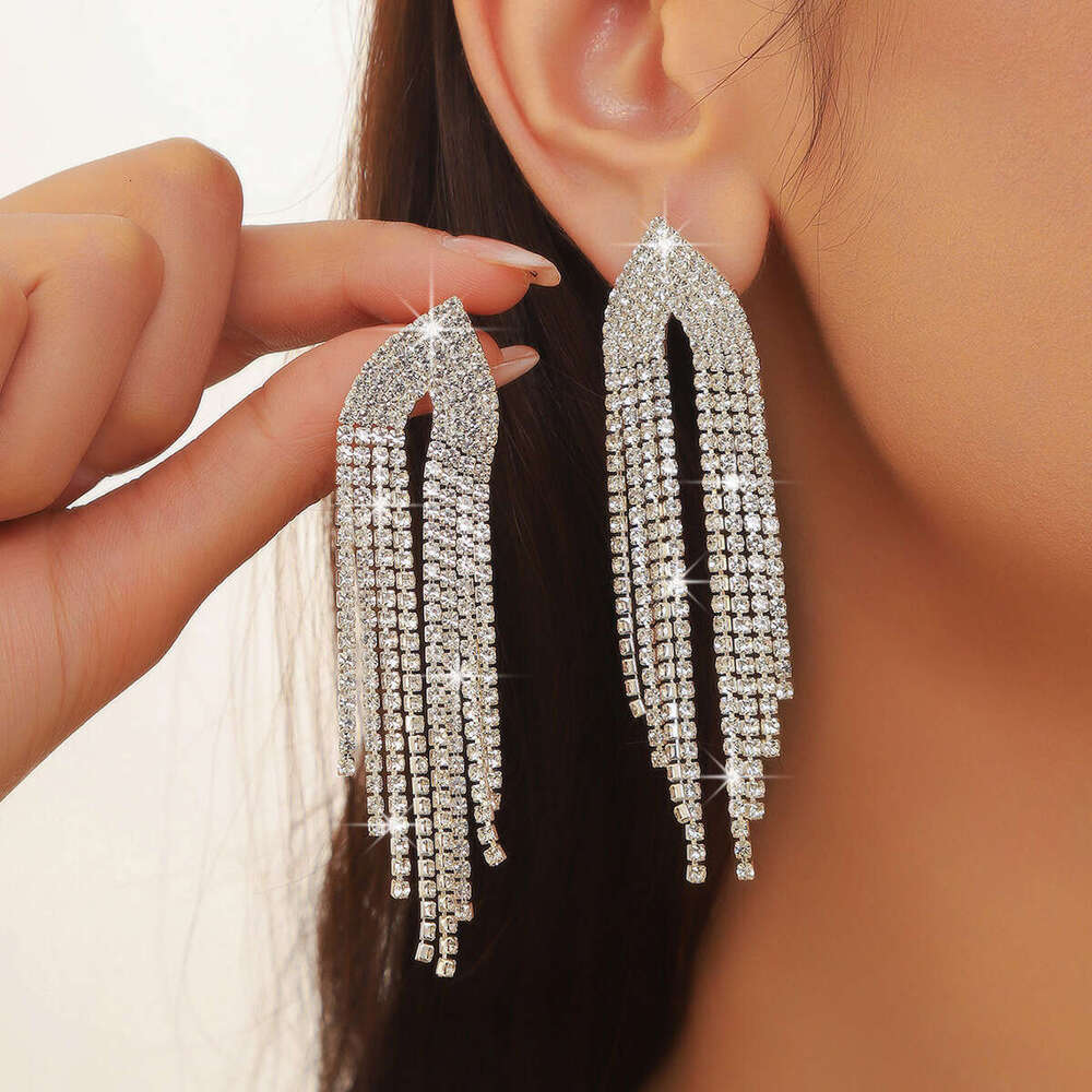 New high-end, stylish and versatile tassel sier white dia for banquets, weddings, brides, earrings, earrings