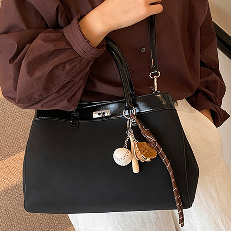 2025S Designer Women S Bag Simple Crossbody With Large Capacity New Autumn And Winter Bag Versatile Women S Hand Held Kelly Bag