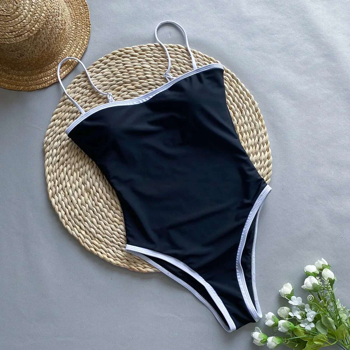 Dongdumaoyi Sexy White Black Cobtrast One Piece Swimsuit Women Halter Push Up Slim Tummy Control Swimwear Beach Holiday Bathing Suits
