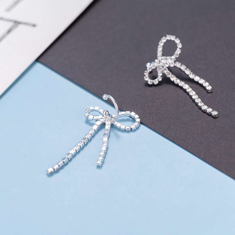 Yang Kaiwen's high-end butterfly bow tassel are versatile for women, with sparkg NEW dia studded earrings