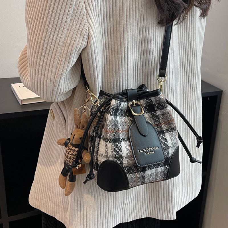 2025S Designer Women S Bag High End Color Blocked Crossbody Bucket Spring New Trendy Plaid Shoulder For Work Leisure Commuting Women S Bag