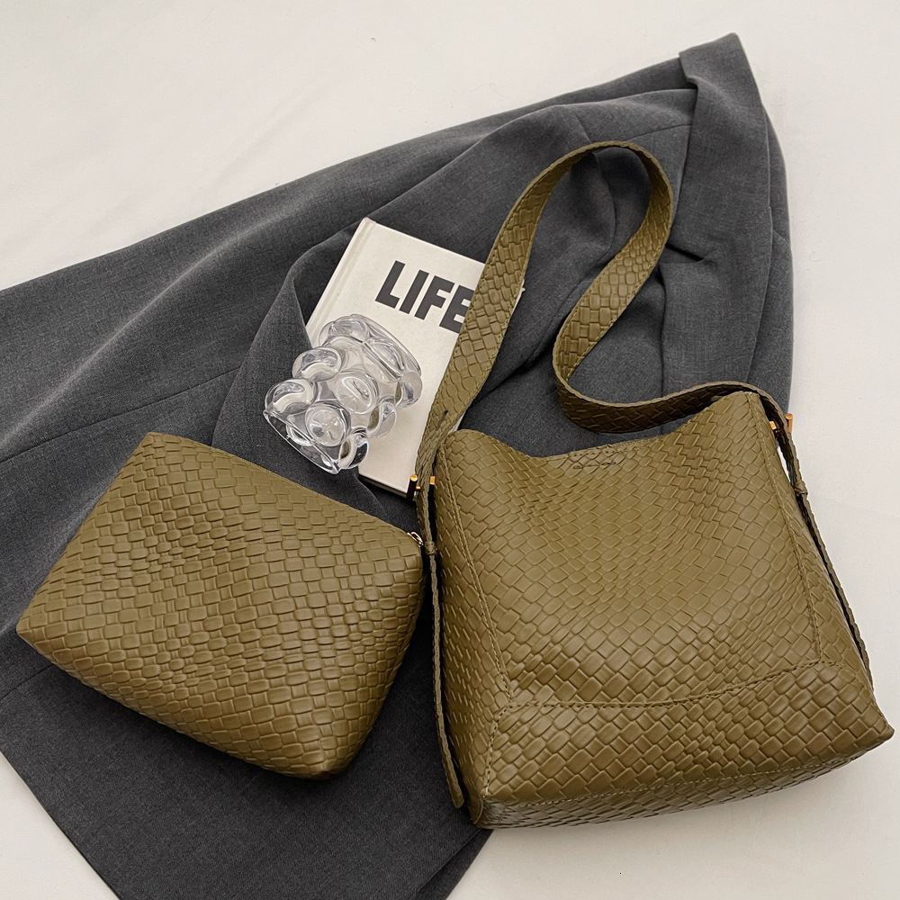 2025S Designer Women S Bag Korean Woven For Women New Niche Large Capacity Hand Held Shoulder Commuting Tote Bag