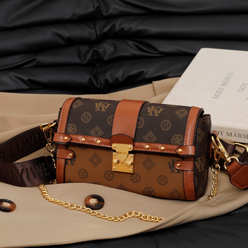 free shipping Women 2025 new vintage print chain small square bag with a single shoulder crossbody bag