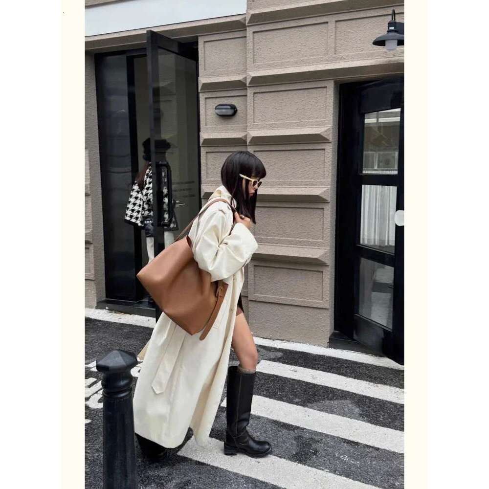 New Winter Large Capacity Camel Beige Color Travel Tote Glossy Cow Leather Women Single Shoulder Bag Adjustable Handbag