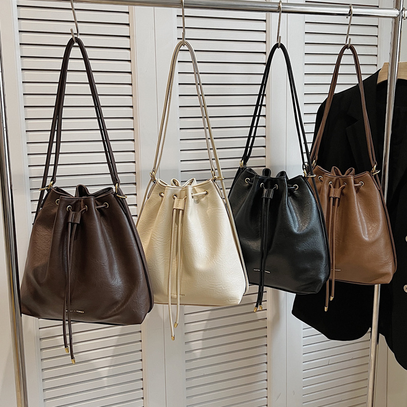 2025S Designer Women S Bag Korean Version Tote With High End Feel Large Capacity Bag For Women New Simple Bucket Bag Fashionable Backpack
