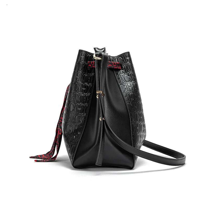 Drawstring Ribbon Buckle Shoulder Bagfashionable Classic New 2024 Women's Large Capacity Bucket Bag