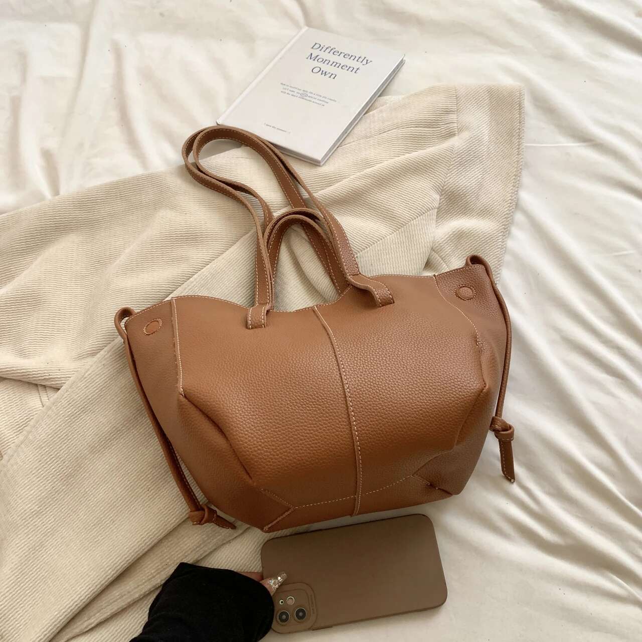 Small Niche Design Large Capacity Commuting For Women 2024 New Autumn Retro Fashion Handbag Versatile Tote Bag