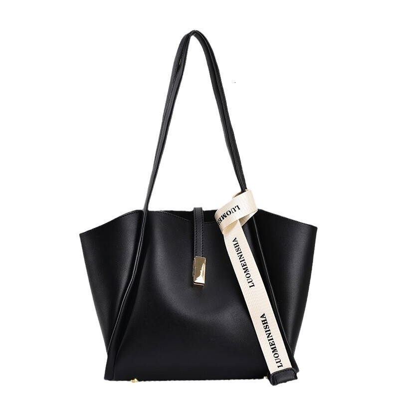 2025S Designer Women S Bag Capacity For Women New Trendy Simple Versatile Single Shoulder Large Texture Mother Child Classroom Commuter Tote Bag
