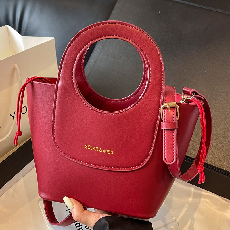 2025S Designer Women S Bag Autumn Winter Crossbody Bucket Bag Large Capacity Commuting Simple And Fashionable Single Shoulder Casual Handbag
