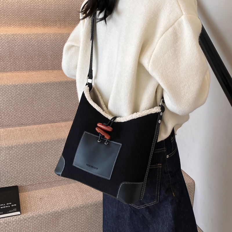 2025S Designer Women S Bag Texture For Women New Autumn Winter Plush Underarm Fashion Commuter Tote Women S Bag