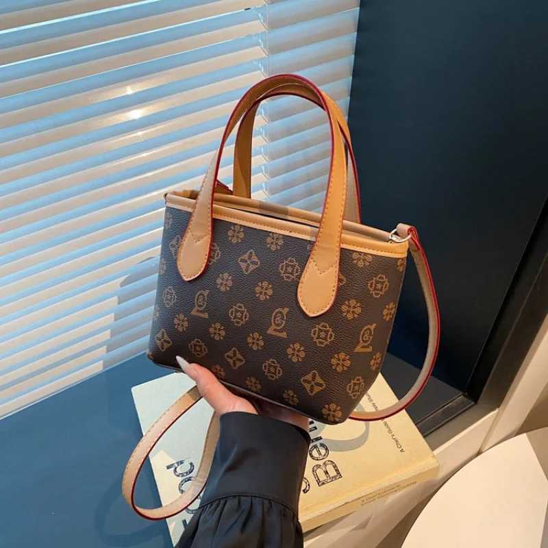 Luxury High-End Crossbody Bag Women Designer Paris Fashion Vintage Leather With Letter And Trendy Solid ColorW251106