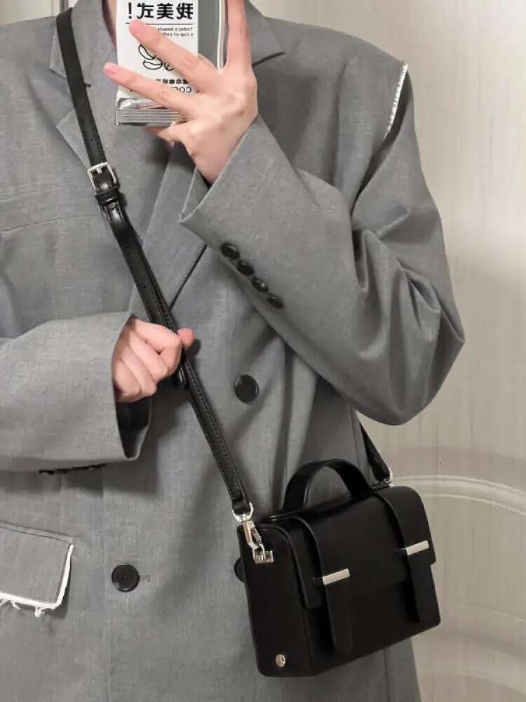 New Design Fashion Women's Handheld Bag Shoulder Korean Style Black Niche Trend Crossbody Leisure Messenger Bags