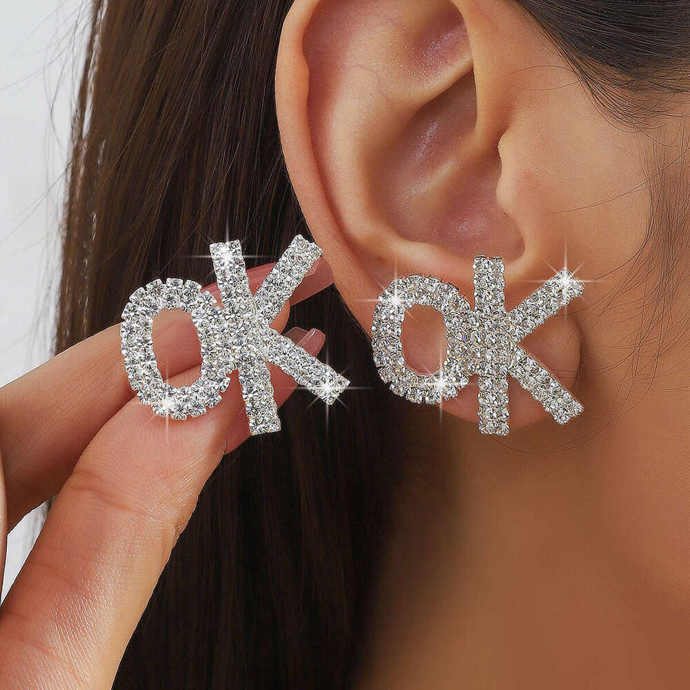Super sparkg full dia fashionable simple letter OK earring commuting NEW versatile niche design sports style earrings