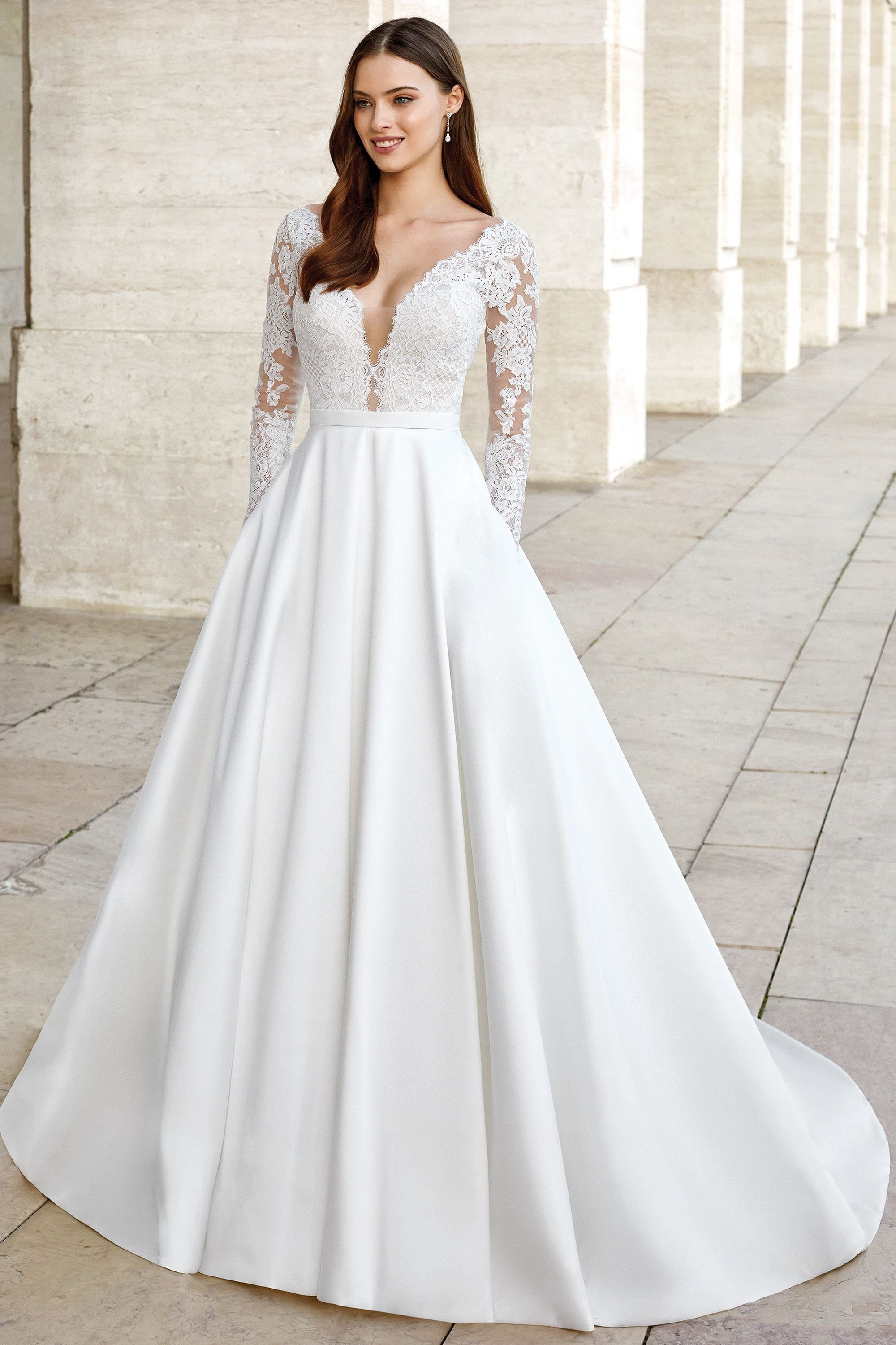 Bohemian Wedding Dresses V Neck Lace Satin Long Sleeves Bridal Gowns Customized Backless Sweep Train A Line Boho Robe De