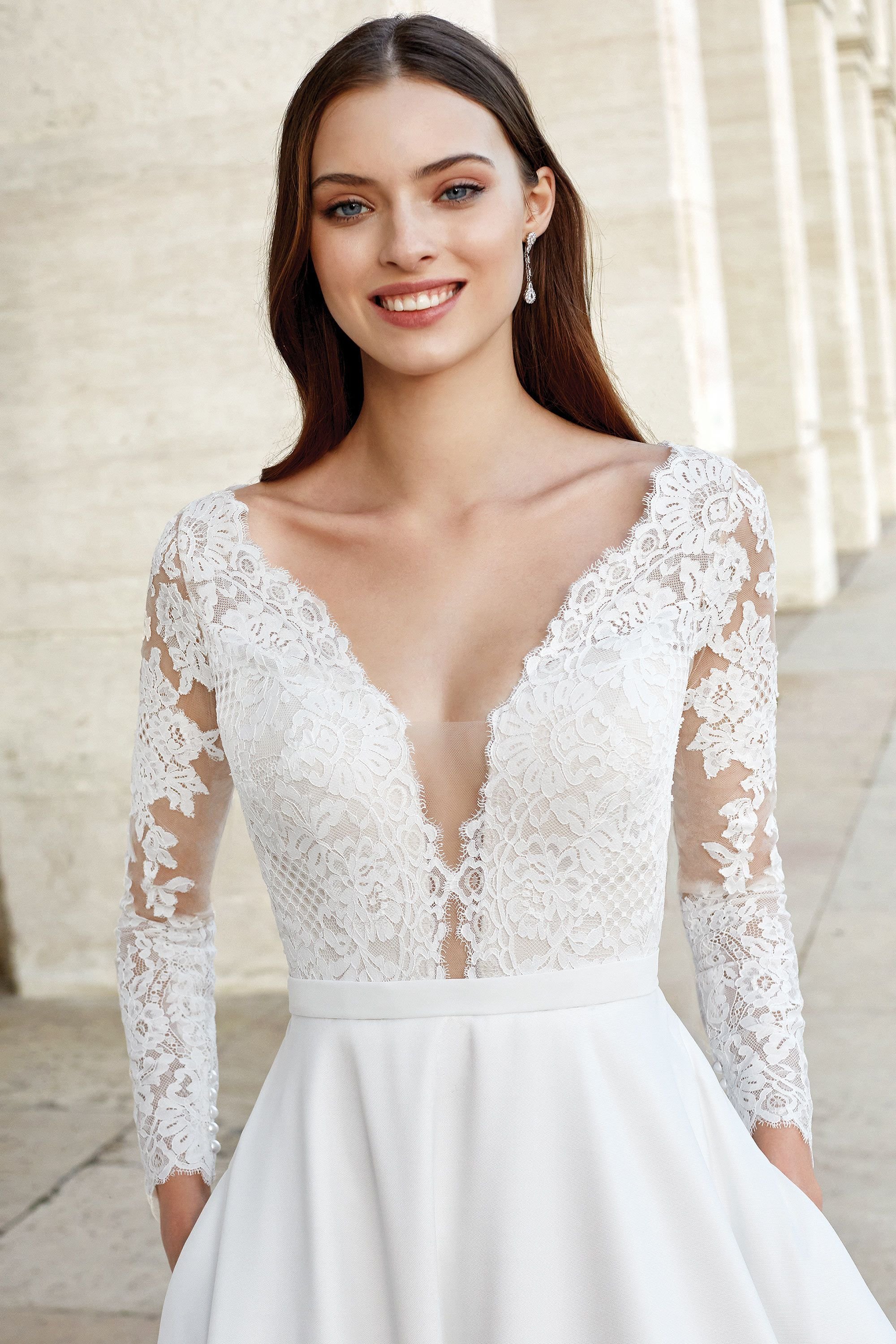 Bohemian Wedding Dresses V Neck Lace Satin Long Sleeves Bridal Gowns Customized Backless Sweep Train A Line Boho Robe De