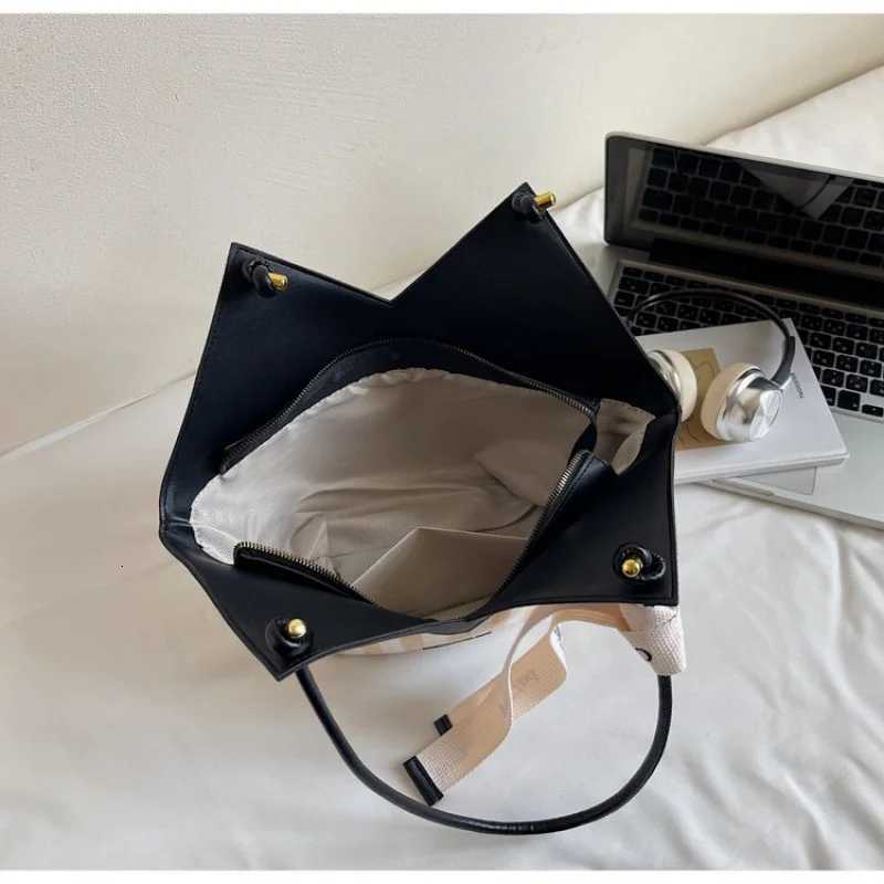 Unique High-End Minimalist Clutch Bag Stylish Vintage Leather With Letter And Paris Fashion ShowW251106