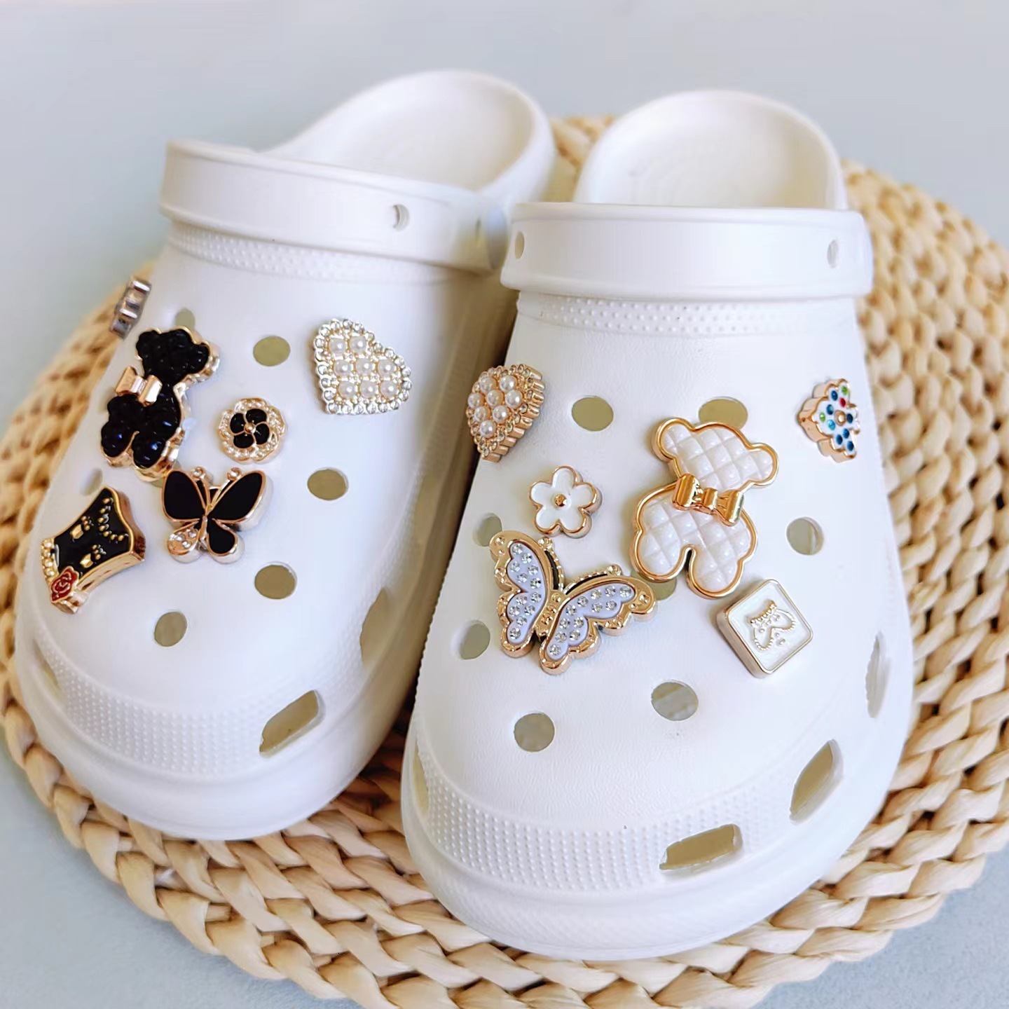 Ins TikTok New Hole Shoes DIY Decoration Black and White Bear Butterfly Set Chain Shoe Buckle Shoe Flower 240520