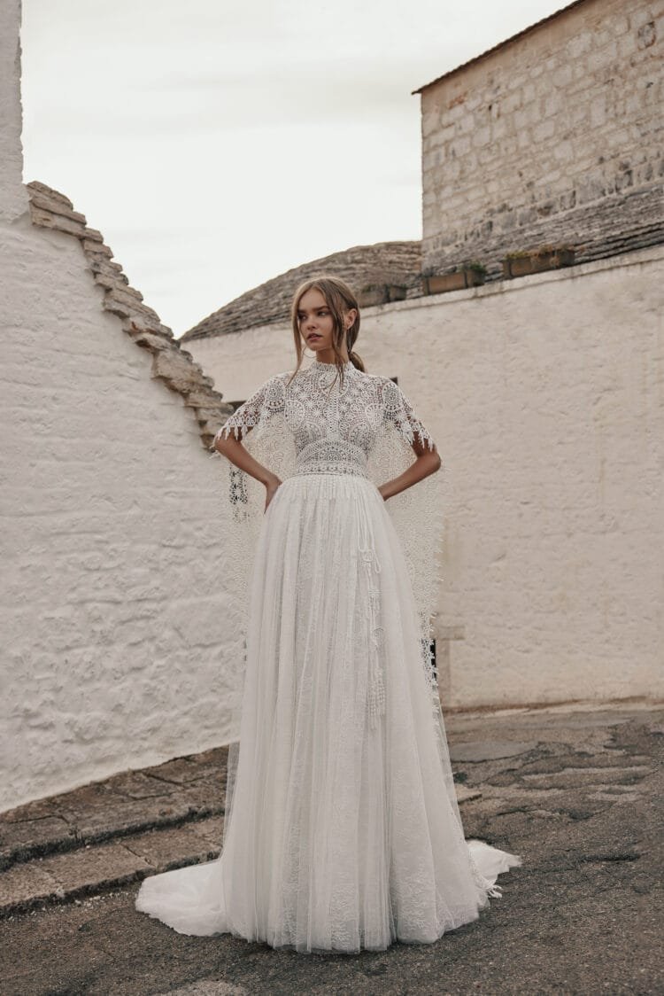 Bohemian A Line Wedding Dresses with Wrap Short Sleeves Lace Appliques Bridal Gowns Customized Sweep Train Boho Robe De