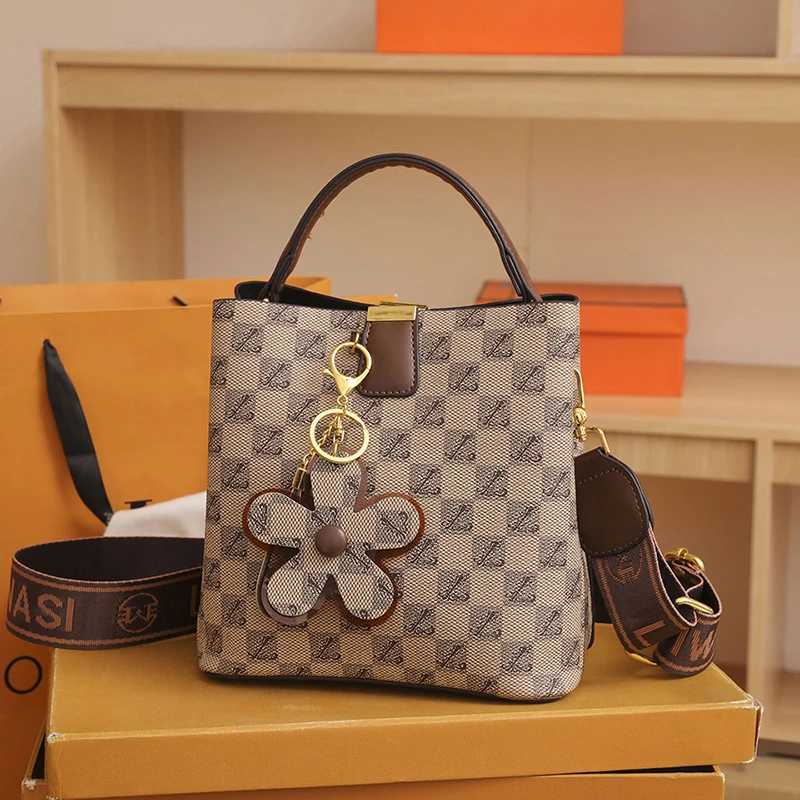 Designer Leather Messenger Bag For Women Chic Crossbody Shoulder Handbag Ladies Classic Tote PurseW251106