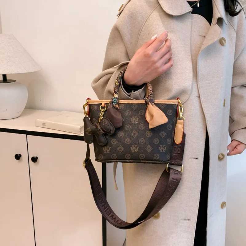 Elegant Leather Crossbody Bag For Ladies Shoulder Bag Convertible Luxury Brand Handbags By Famous DesignerW251106