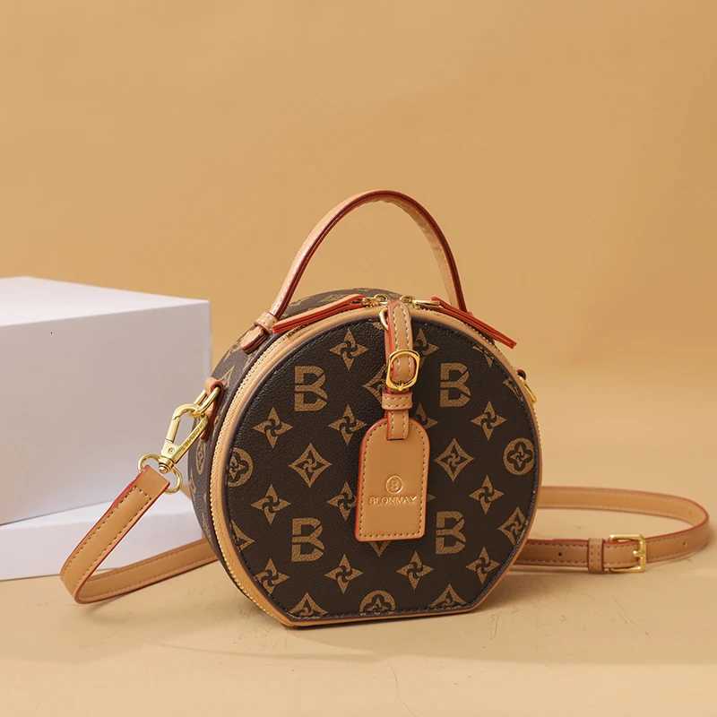 Premium Womens Shoulder Bag With Detachable Wallet Crossbody Handbag Made Of Eco-Friendly Leather Recycled LiningW251106