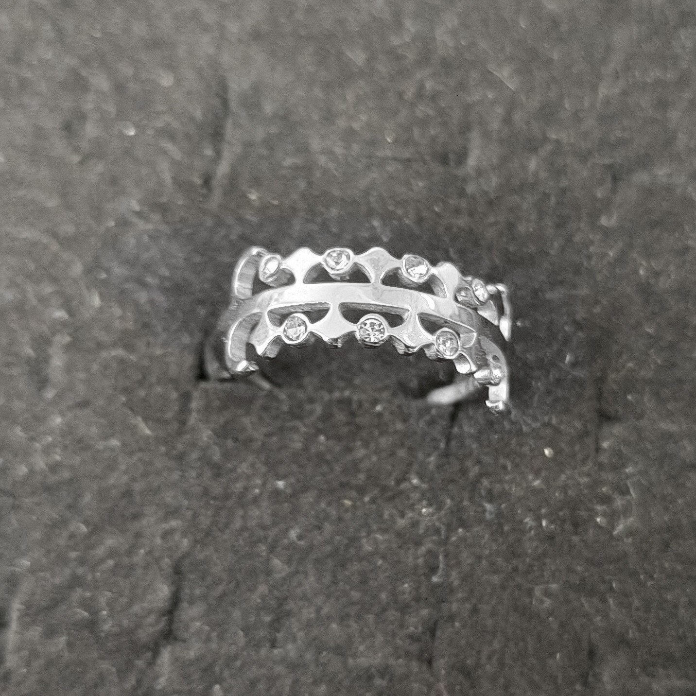 Top Source's new niche design double row diamond for women, high-end and atmospheric titanium steel ring