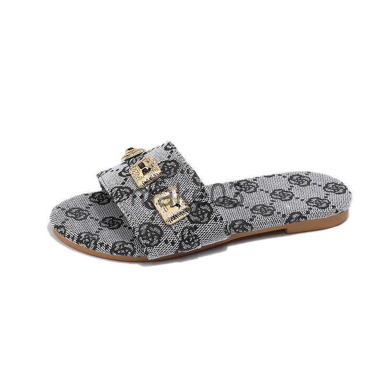 Slippers for Girls to Wear Outside 2024 Summer New Fashionable and Versatile Flat Bottom Internet Red One Word Drag Trendy Beach Shoes J250403