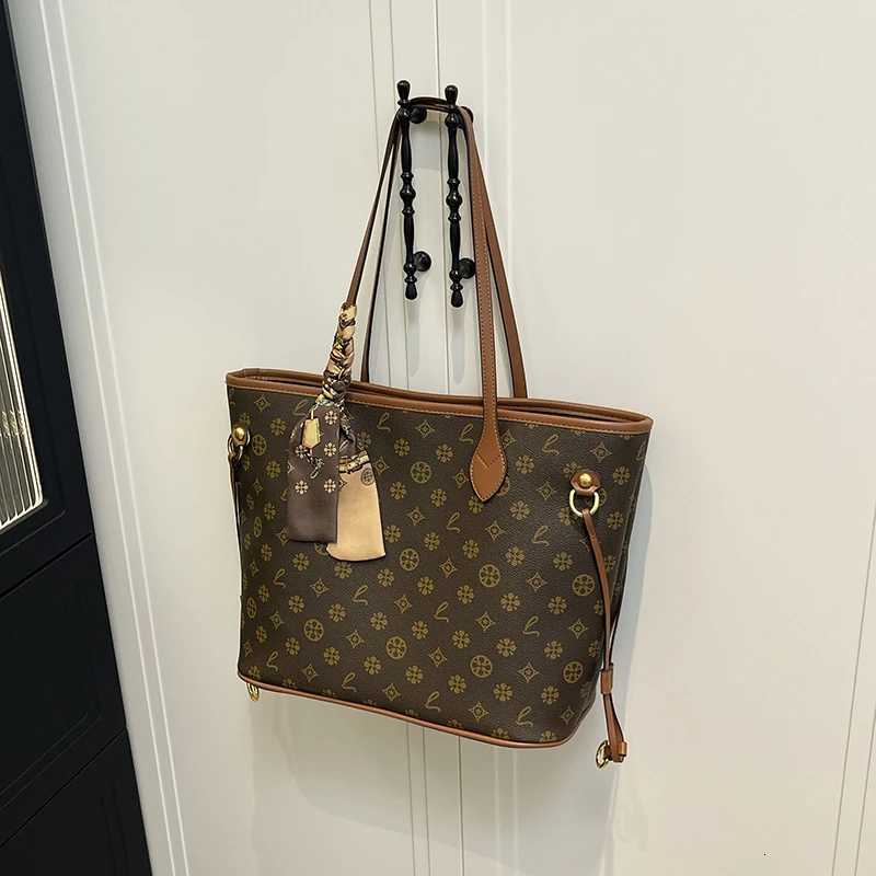 Stylish Womens Leather Crossbody Bag Popular Designer Inspired Handbag Elegant Ladies Shoulder Messenger PurseW251106