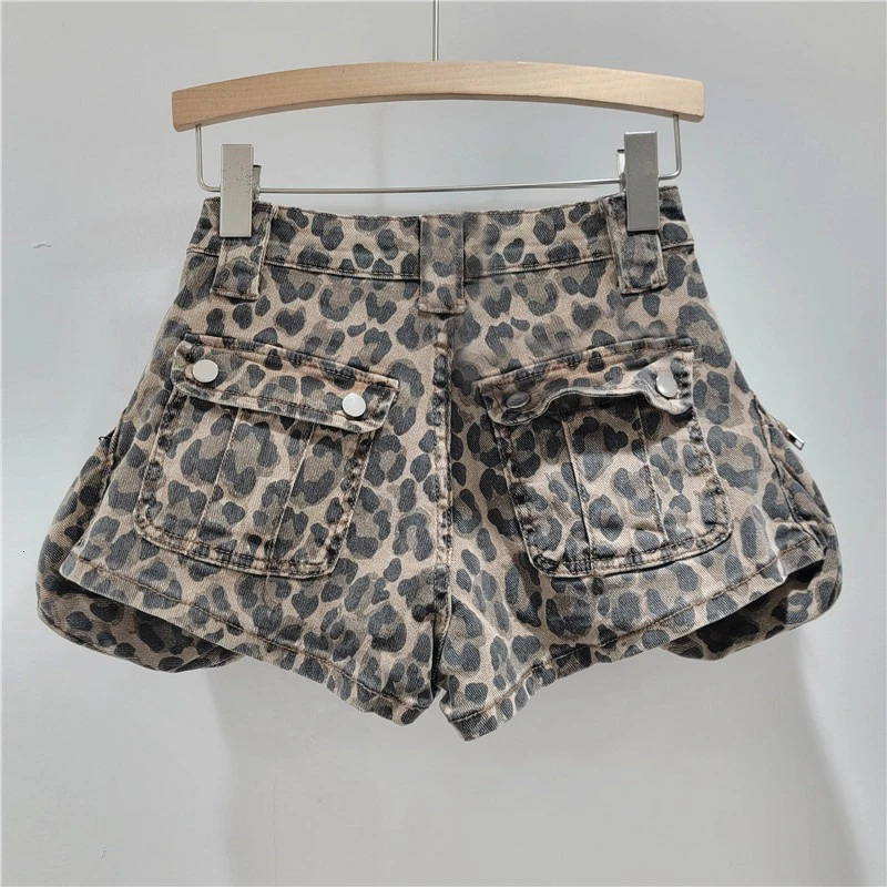 DEAT Womens Denim Shorts Leopard Printed Brown 3d Pockets Low Waist Super Short Denim Pants Summer 2025 Fashion 29A928 250407