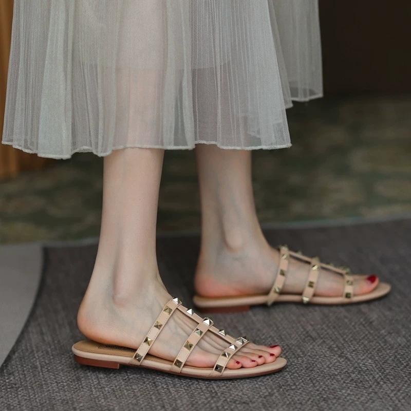 free shipping slippers designers for womens2025 summer new flat bottomed fashionable casual versatile outerwear size 35-39 for daily wear
